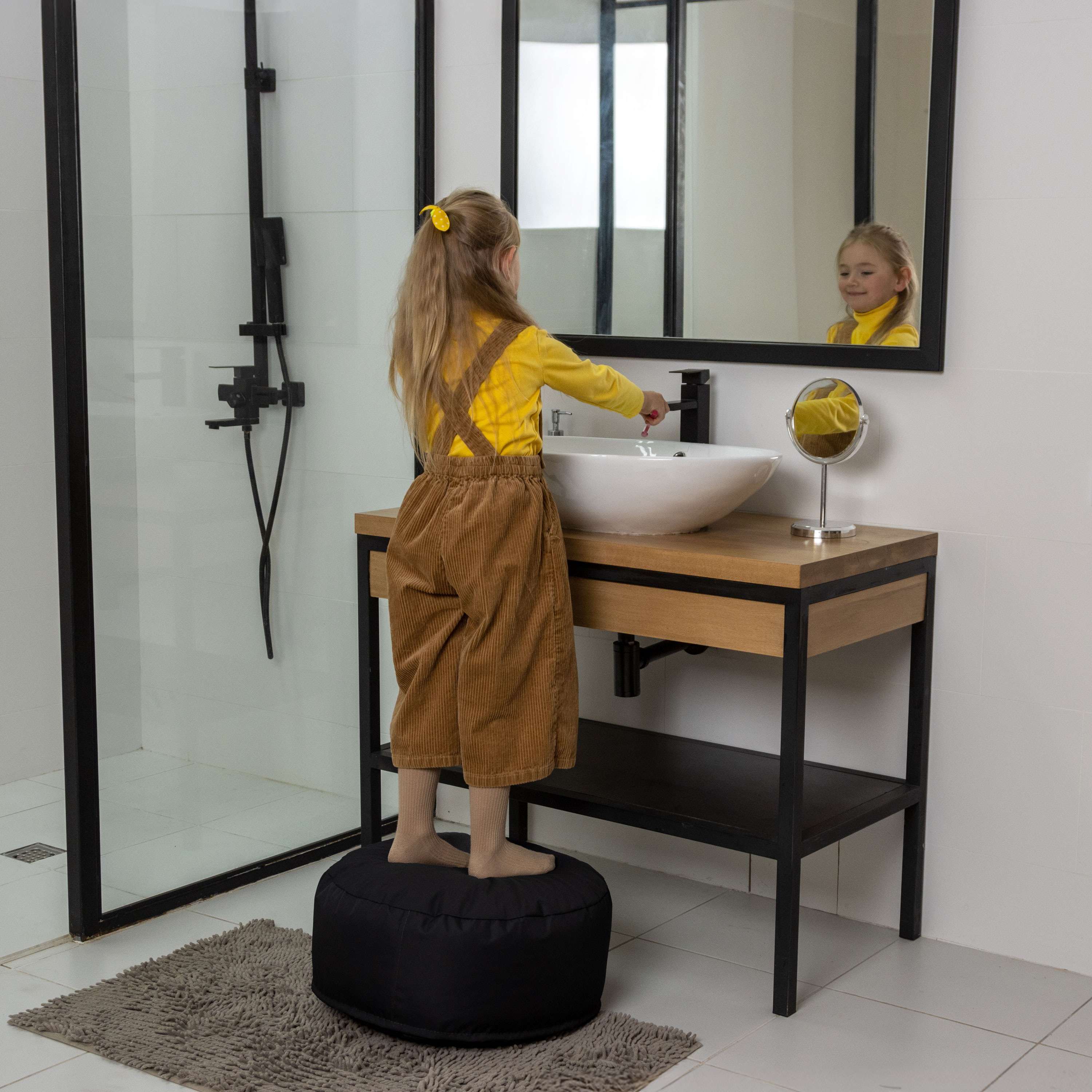 Bruni Pouf Fuß- und Sitzhocker M in Schwarz - Indoor- und Outdoor-Sitzpouf, in Deutschland gefertigt