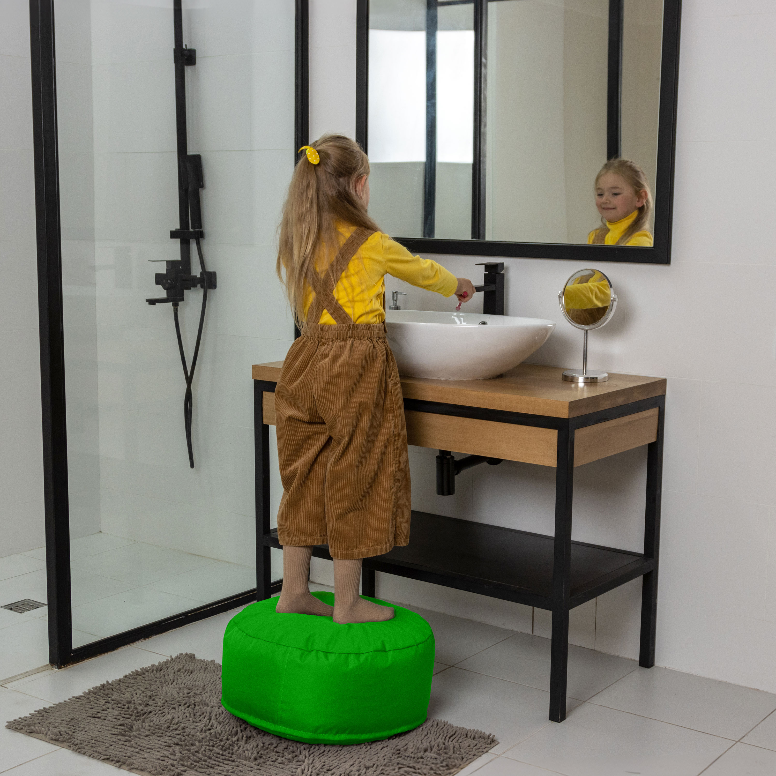 Bruni Pouf Fuß- und Sitzhocker M in Grün - Indoor- und Outdoor-Sitzpouf, in Deutschland gefertigt
