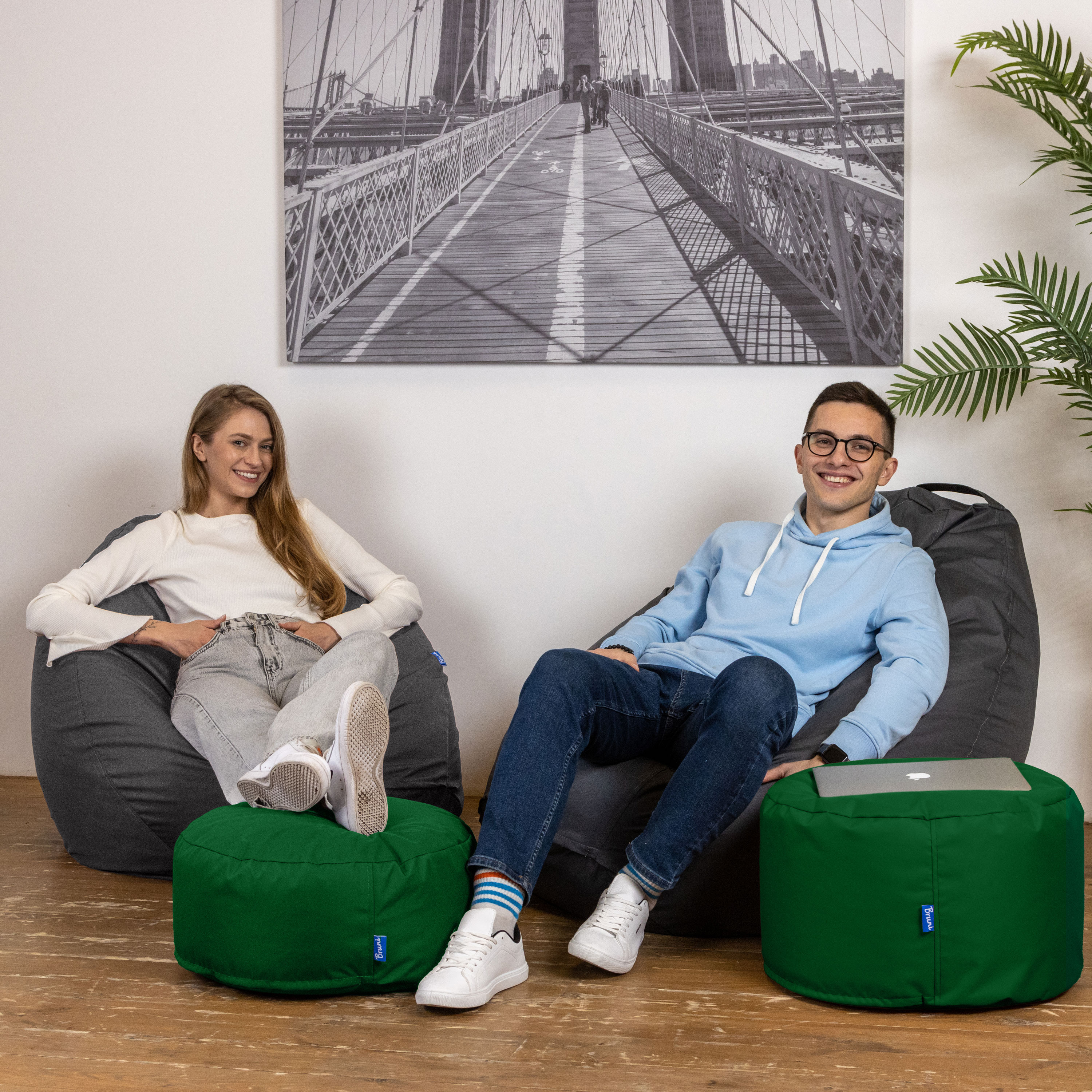 Bruni Pouf Fuß- und Sitzhocker M in Tannengrün - Indoor- und Outdoor-Sitzpouf, in Deutschland gefertigt