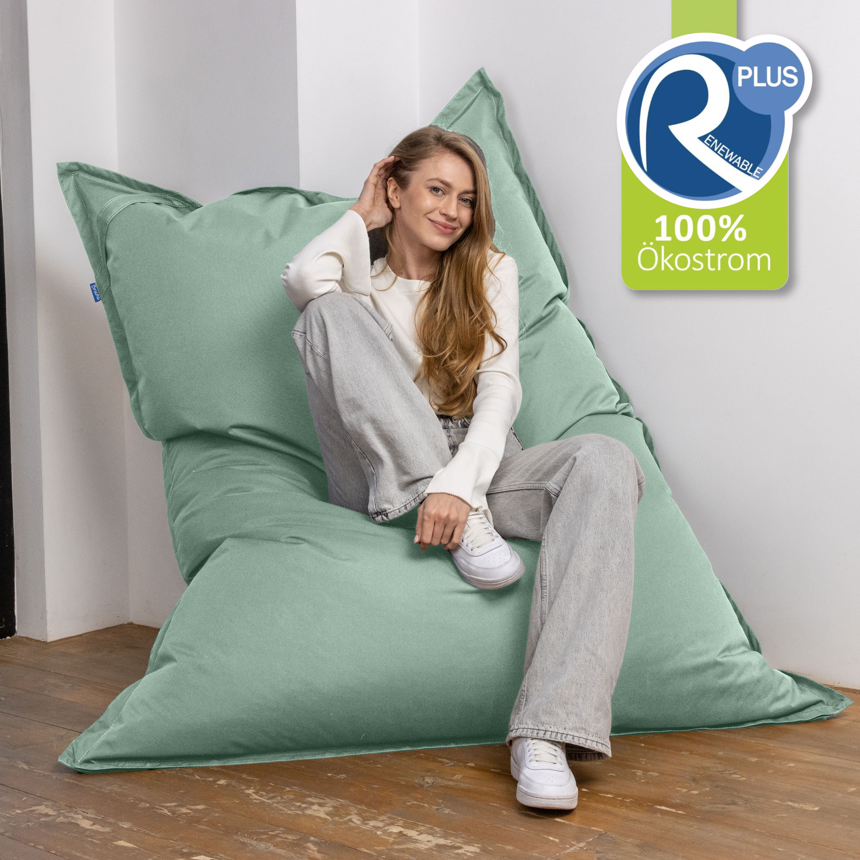 Bruni Caree XXL-Sitzsack in Minzgrün - rechteckiger Indoor- und Outdoor-Sitzsack mit 140x180 cm aus Deutschland
