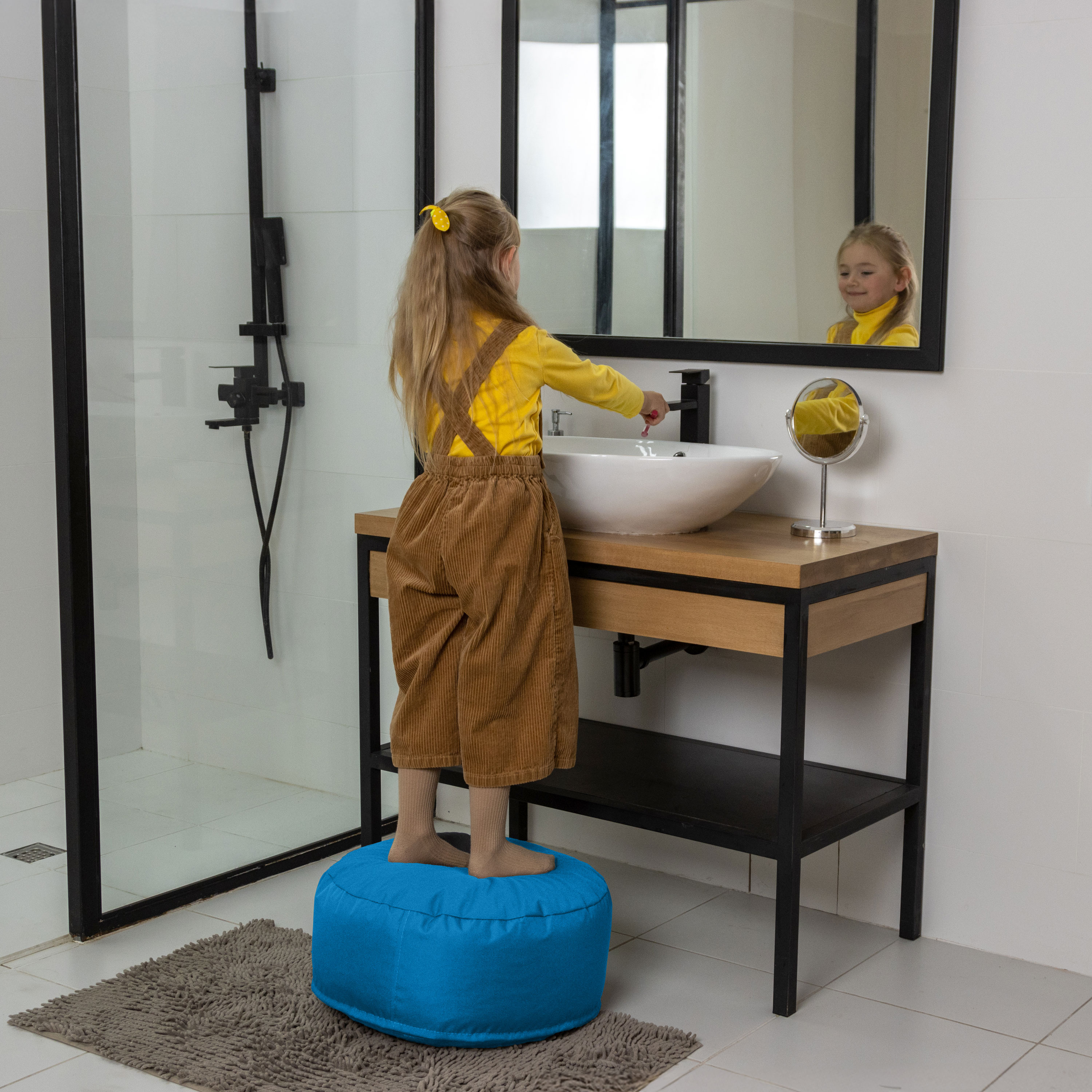 Bruni Pouf Fuß- und Sitzhocker M in Blau - Indoor- und Outdoor-Sitzpouf, in Deutschland gefertigt