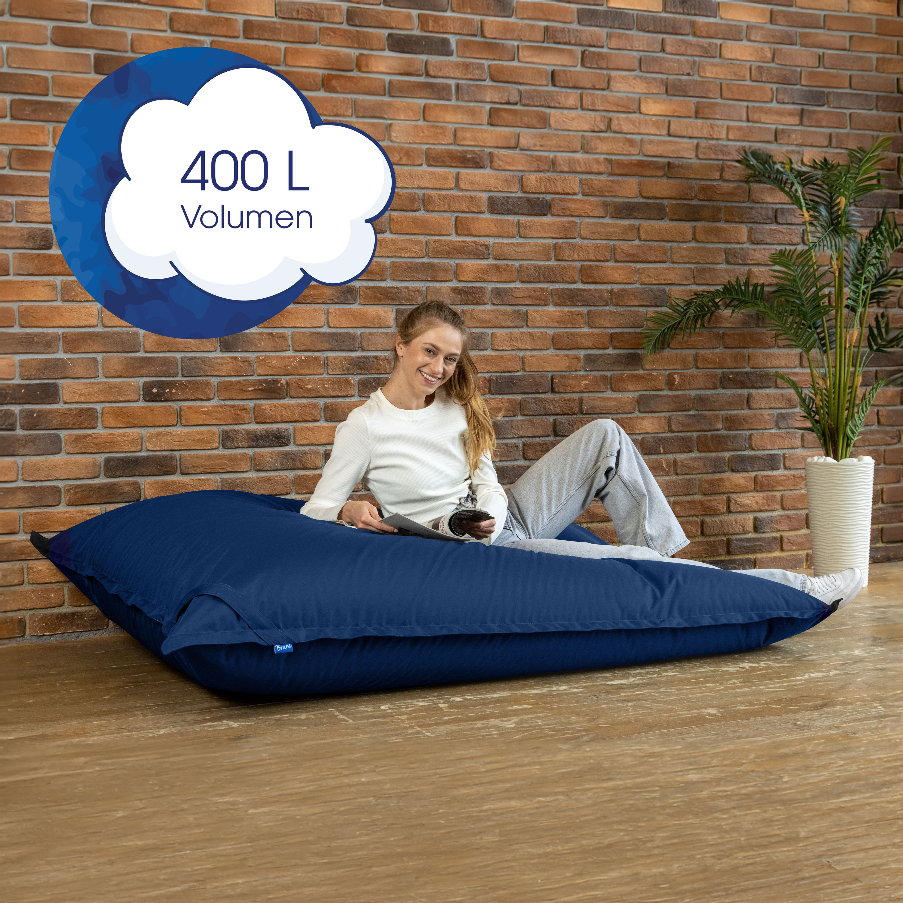 Bruni Caree XXL-Sitzsack in Königsblau - rechteckiger Indoor- und Outdoor-Sitzsack mit 140x180 cm aus Deutschland