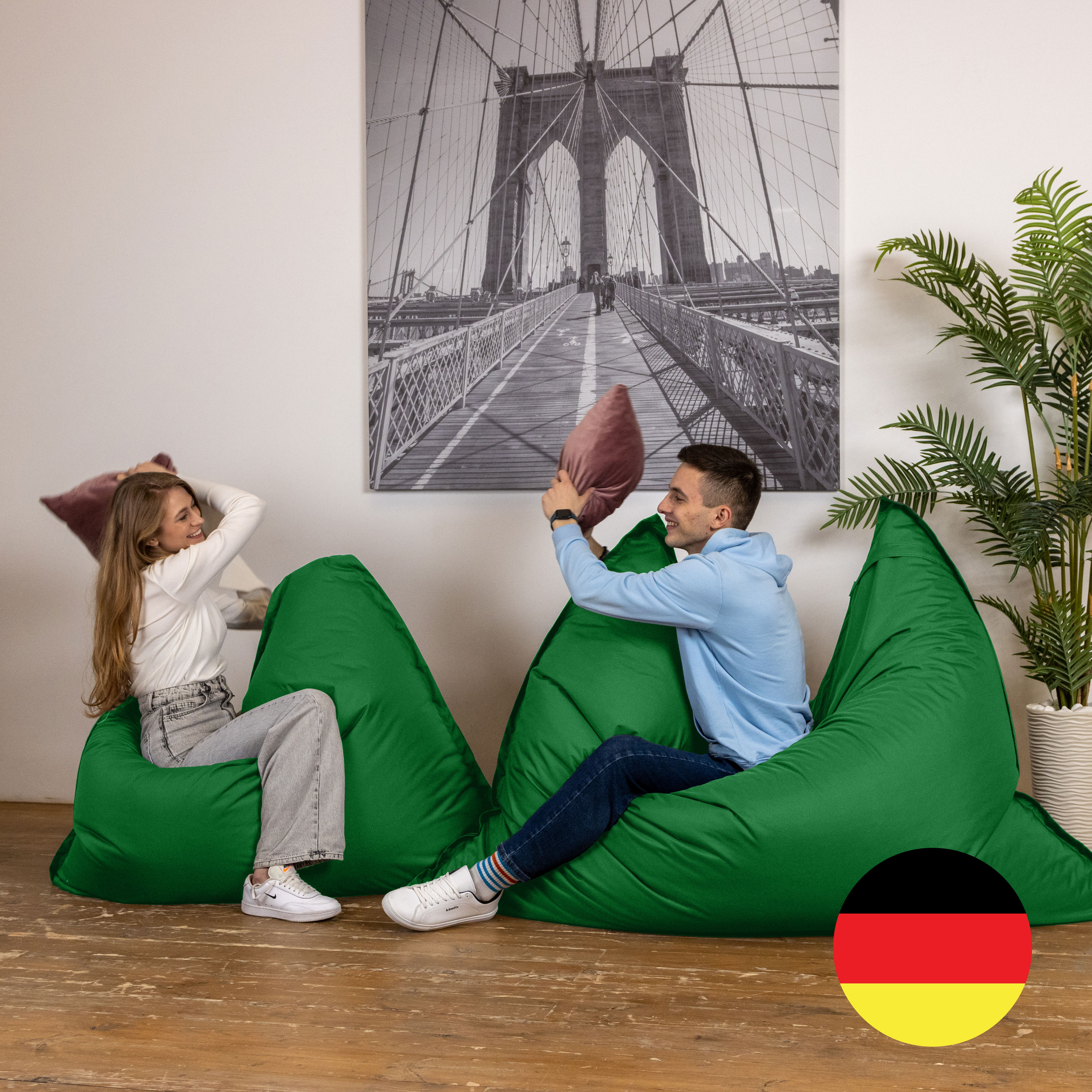 Bruni Caree XXL-Sitzsack in Tannengrün - rechteckiger Indoor- und Outdoor-Sitzsack mit 140x180 cm aus Deutschland