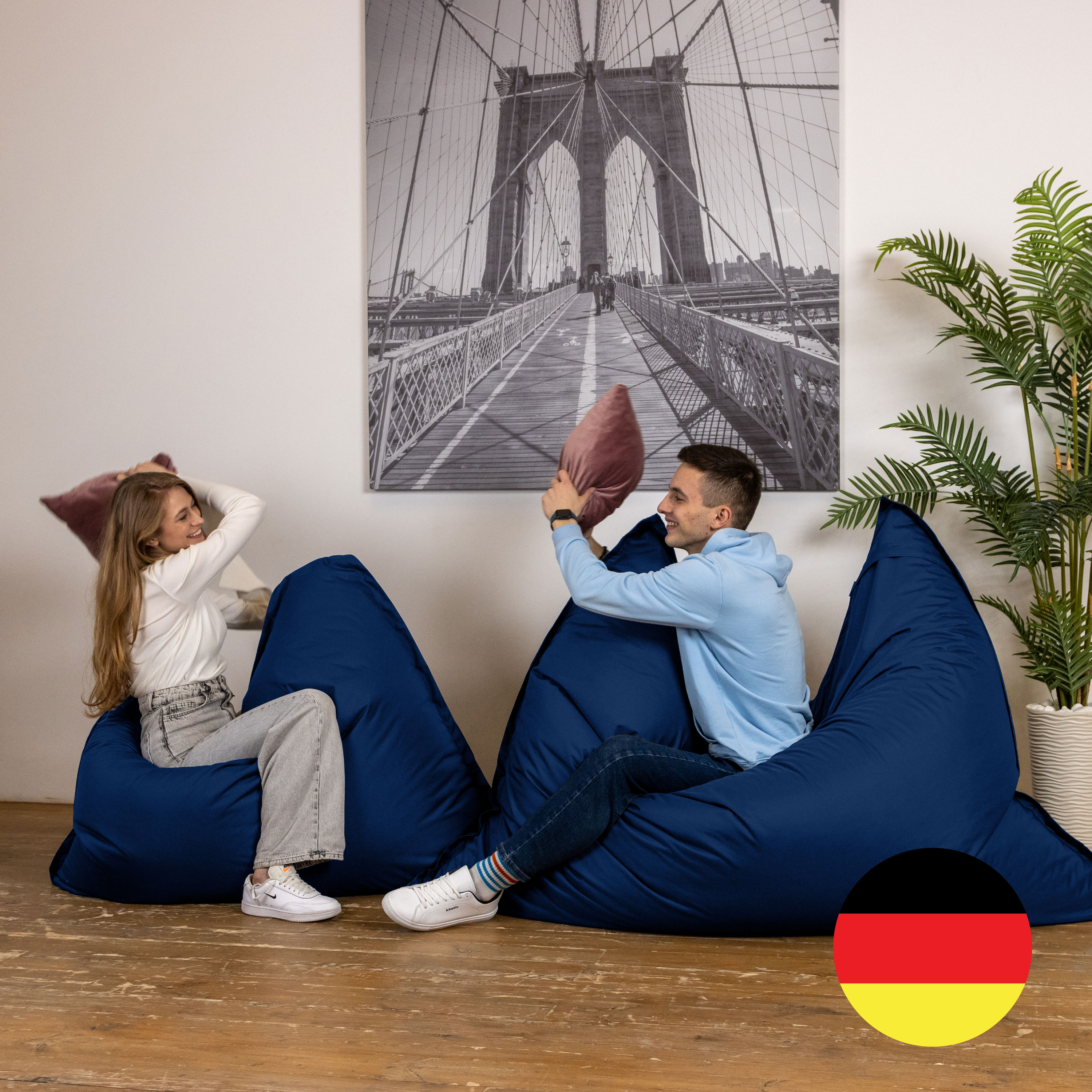 Bruni Caree XXL-Sitzsack in Königsblau - rechteckiger Indoor- und Outdoor-Sitzsack mit 140x180 cm aus Deutschland