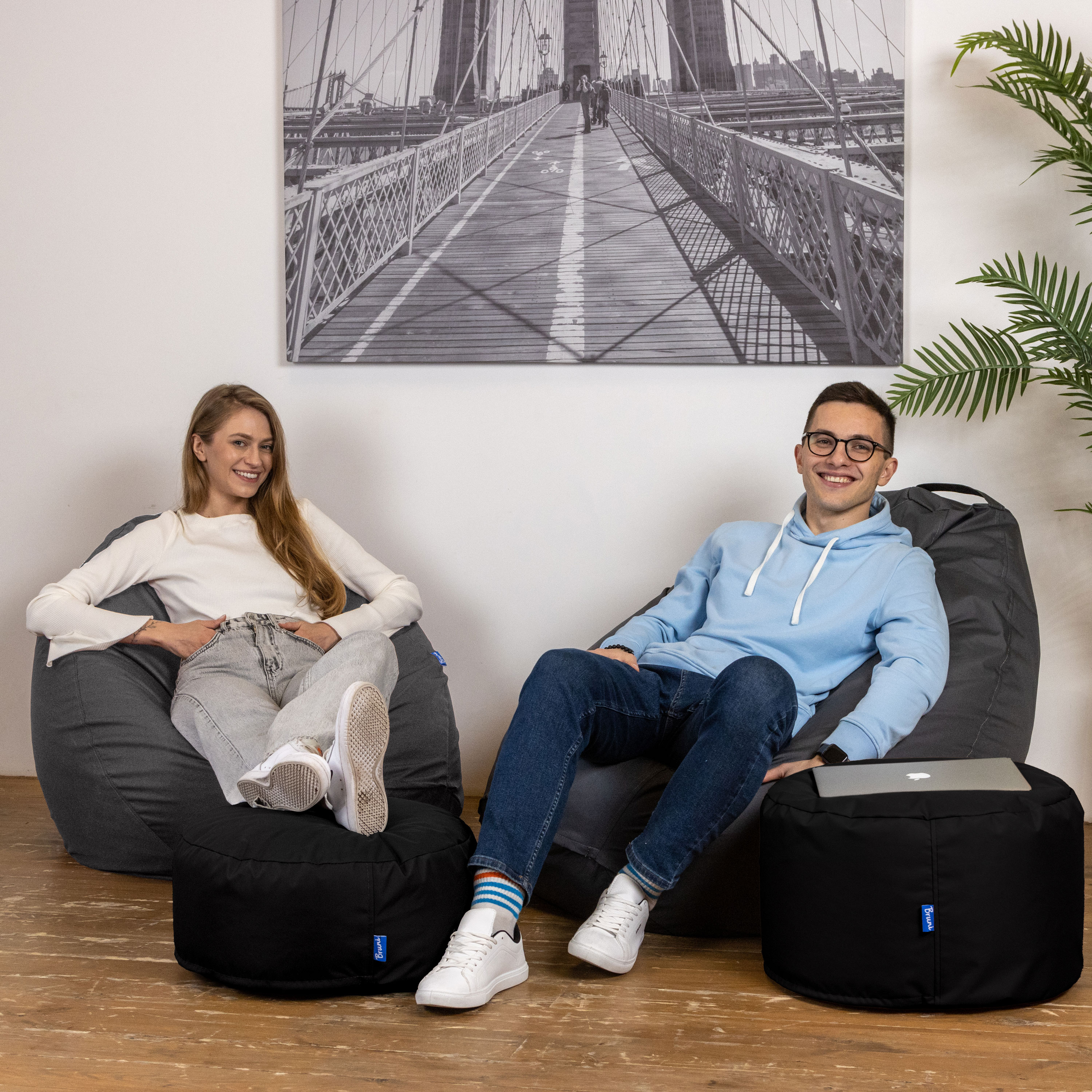 Bruni Pouf Fuß- und Sitzhocker M in Schwarz - Indoor- und Outdoor-Sitzpouf, in Deutschland gefertigt